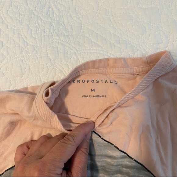 Medium Aeropostale peachish pink T-shirt - Picture 3 of 3